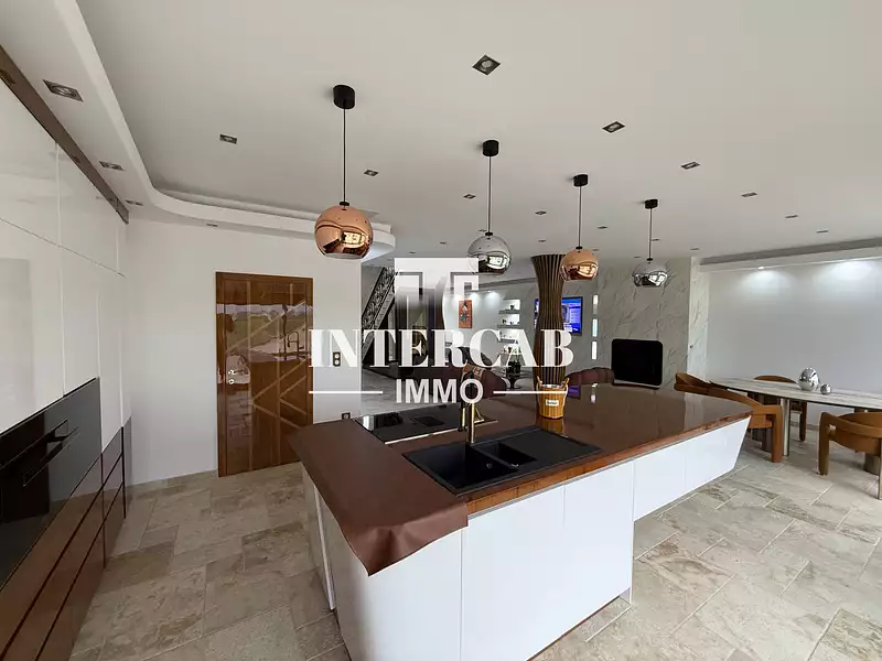 Maison, 232 m²