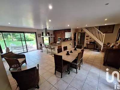 Maison, 196 m²