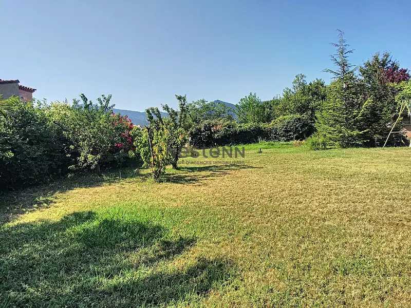 Terrain, 744 m²