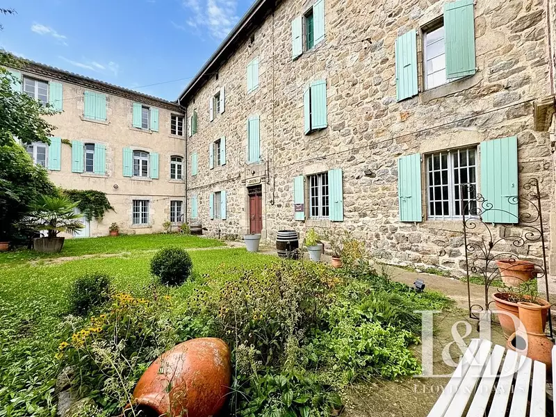 Maison, 1 490 m²