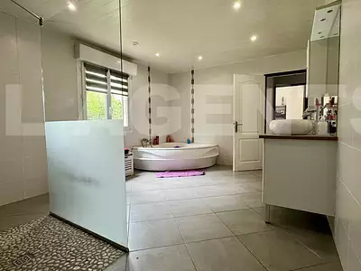 Maison, 215 m²