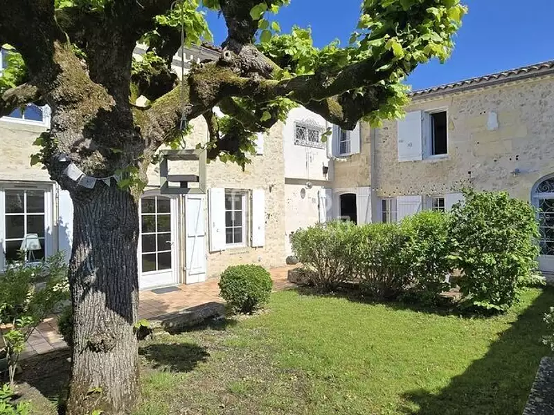 Maison, 225 m²