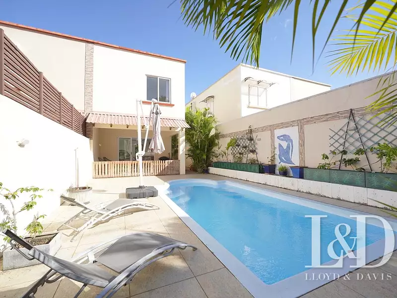 Maison, 242 m²