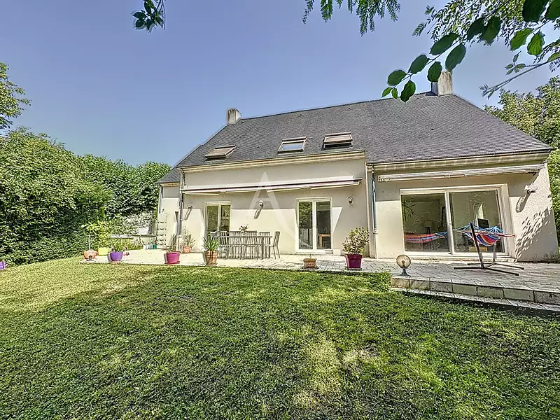 Maison, 240 m²