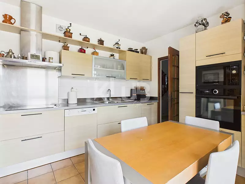 Maison, 196 m²