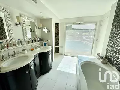 Maison, 221 m²
