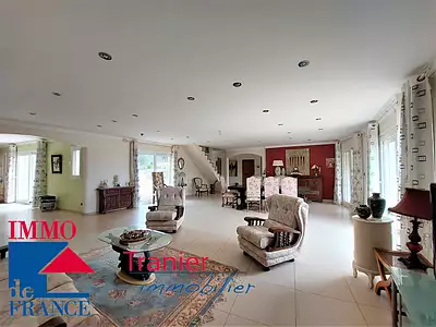Maison, 235 m²