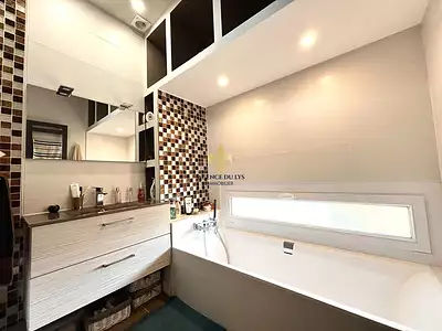 Maison, 240 m²