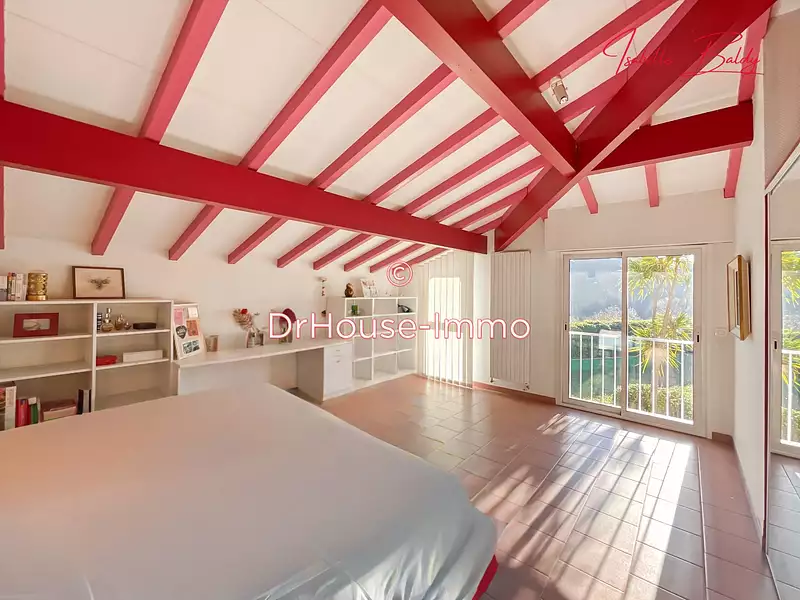 Maison, 242 m²