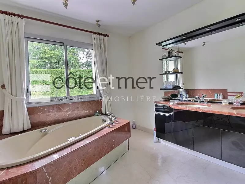 Maison, 272 m²