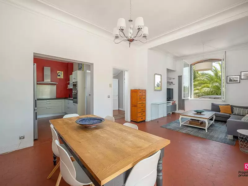Maison, 196 m²