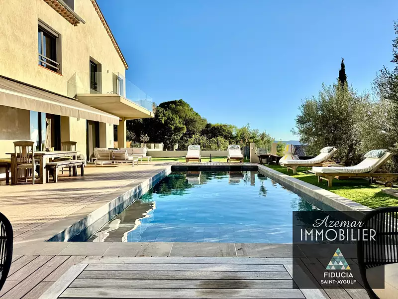 Maison, 245 m²