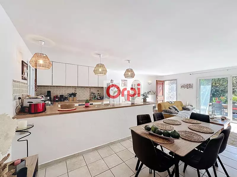Maison, 176 m²