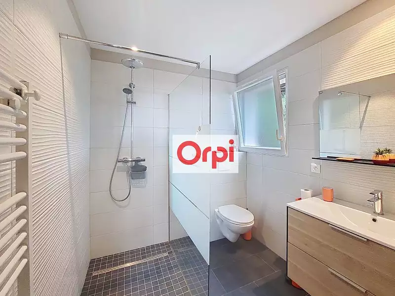 Maison, 235 m²