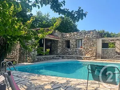 Maison, 240 m²