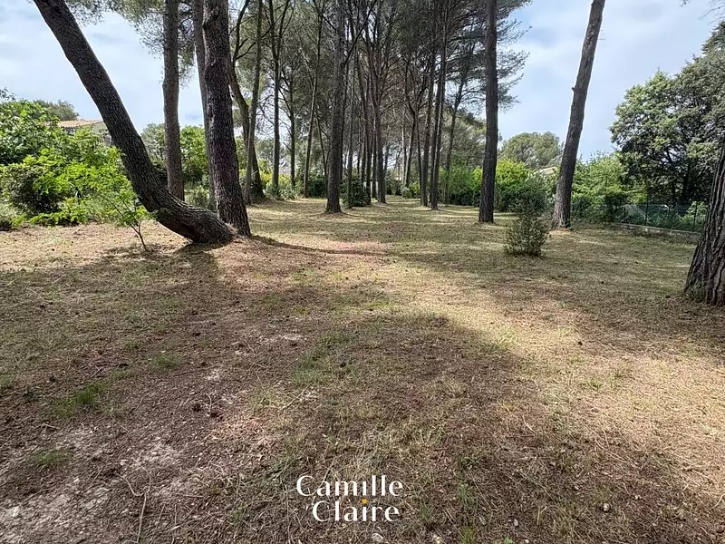 Terrain, 1 400 m²