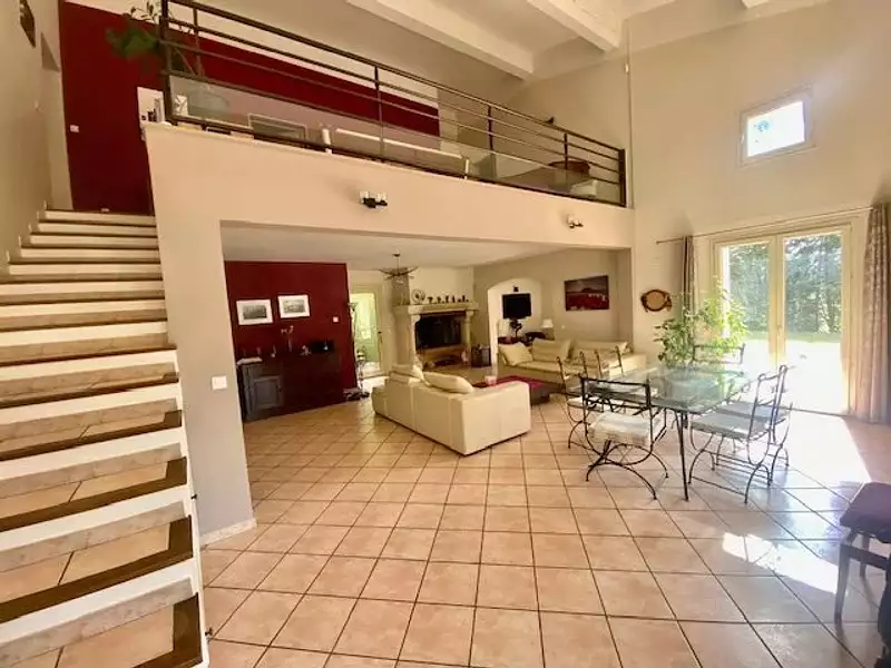 Maison, 245 m²