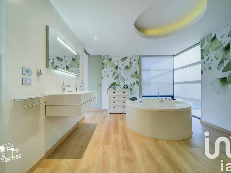 Maison, 250 m²