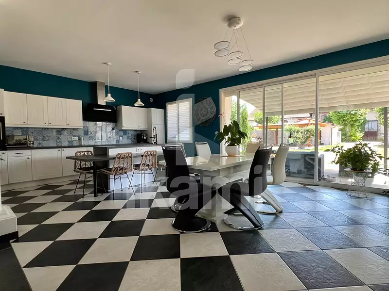 Maison, 280 m²