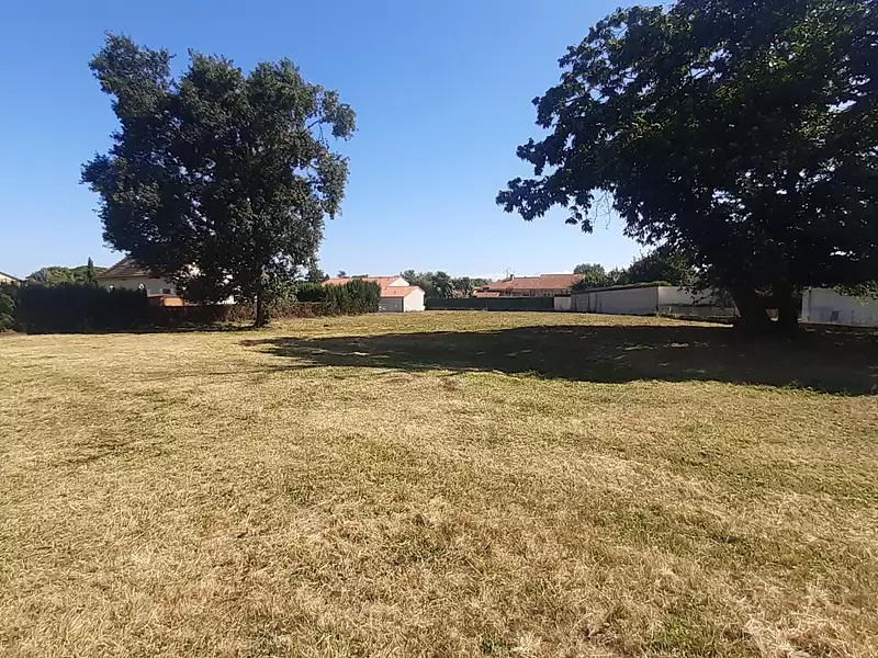 Terrain, 2 200 m²