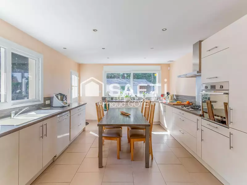 Maison, 170 m²