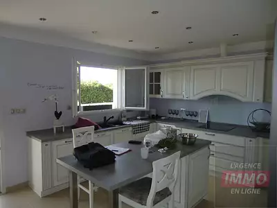 Maison, 275 m²