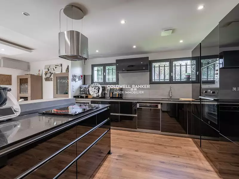 Maison, 280 m²