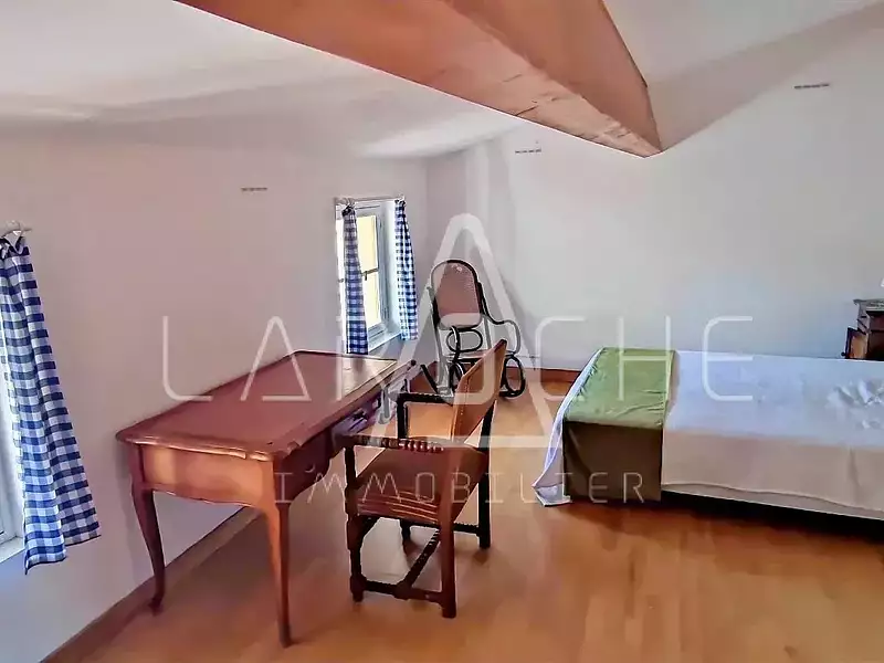 Maison, 221 m²