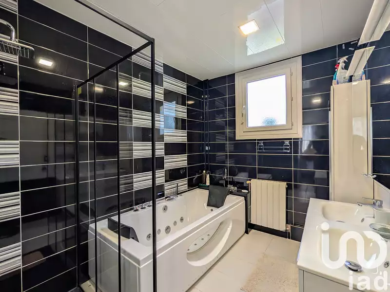 Maison, 230 m²