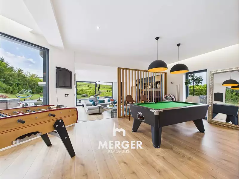 Maison, 330 m²