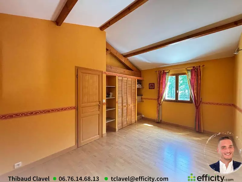 Maison, 215 m²