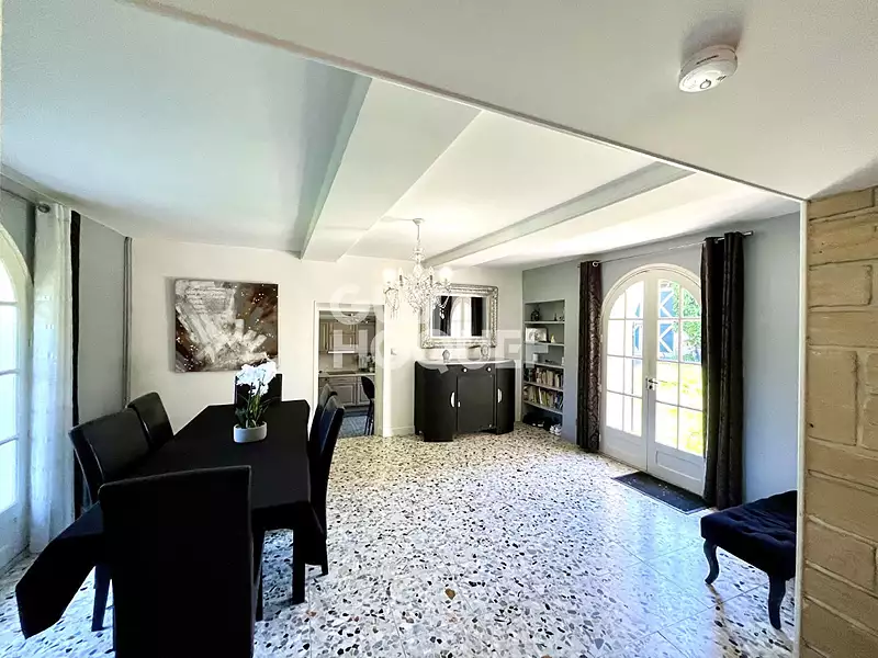Maison, 245 m²