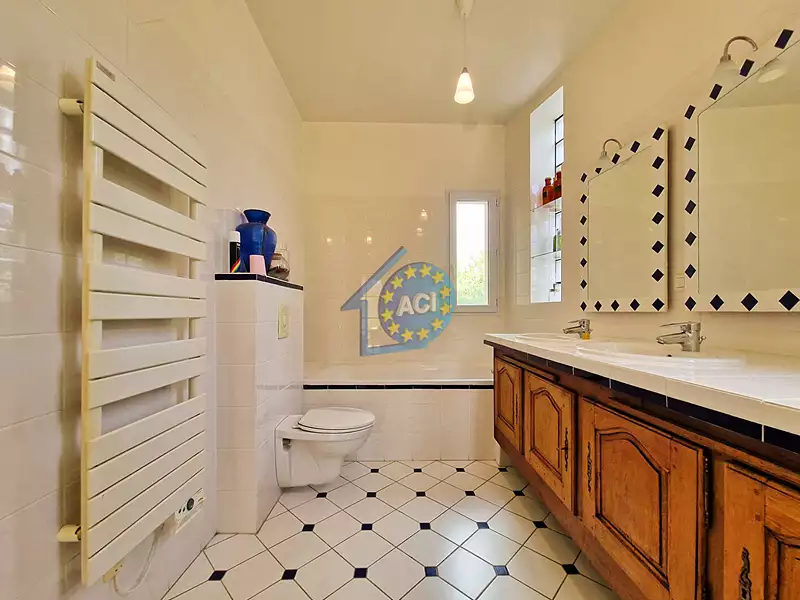 Maison, 360 m²