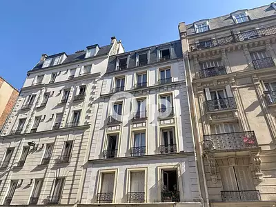 213 000 € 11 211 €/m² Appartement • 19 m² • 1 pièce Paris 15ème (75015)