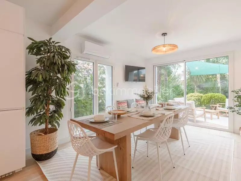 Maison, 270 m²