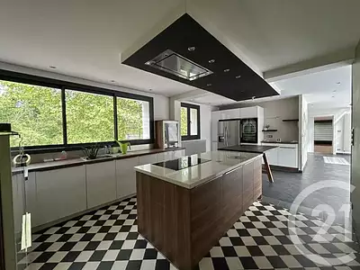 Maison, 317,9 m²