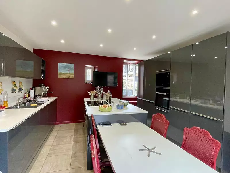 Maison, 235 m²
