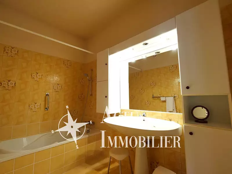 Maison, 242 m²