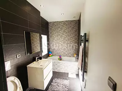 Maison, 225 m²