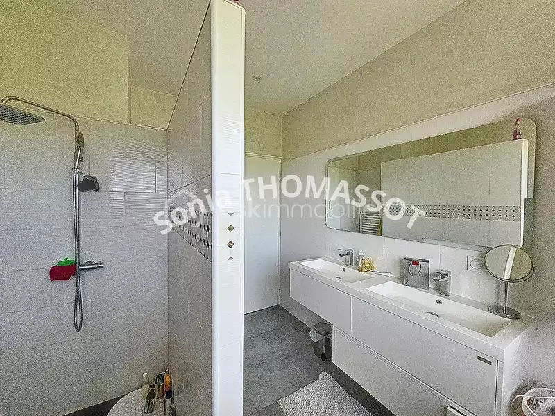 Maison, 220 m²