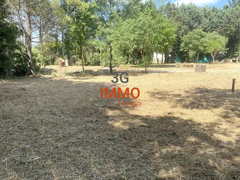 Terrain, 900 m²