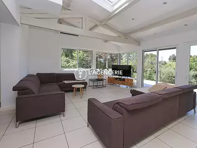 Maison, 240 m²