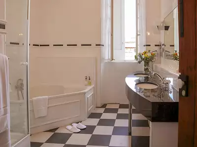 Maison, 825 m²