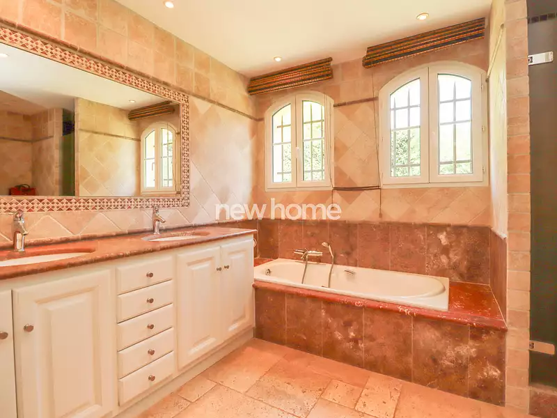Maison, 320 m²