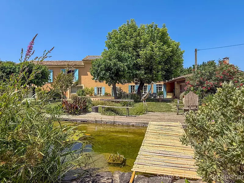 Maison, 326,6 m²