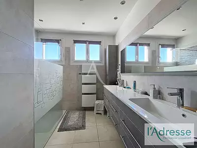 Maison, 220 m²
