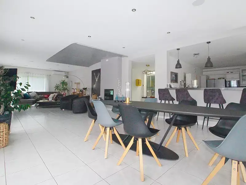 Maison, 220 m²
