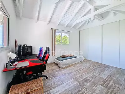 Maison, 196 m²
