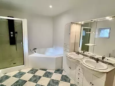 Maison, 215 m²