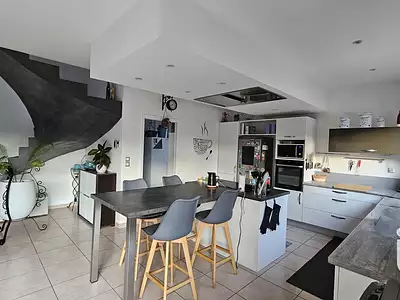 Maison, 176 m²